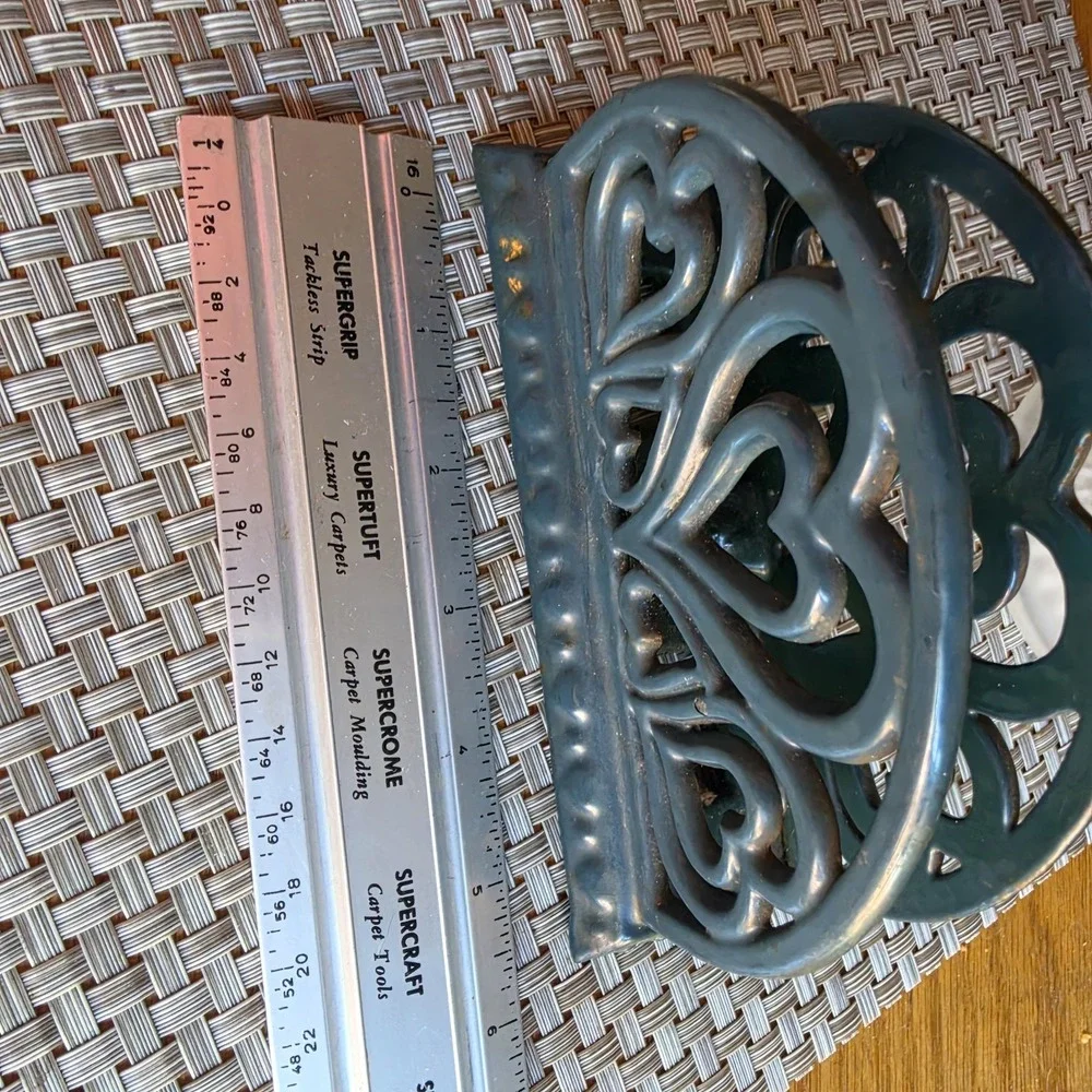 VTG Green Cast Iron Enamel Heart Napkin Holder Ornate Metal Kitchen Table Decor